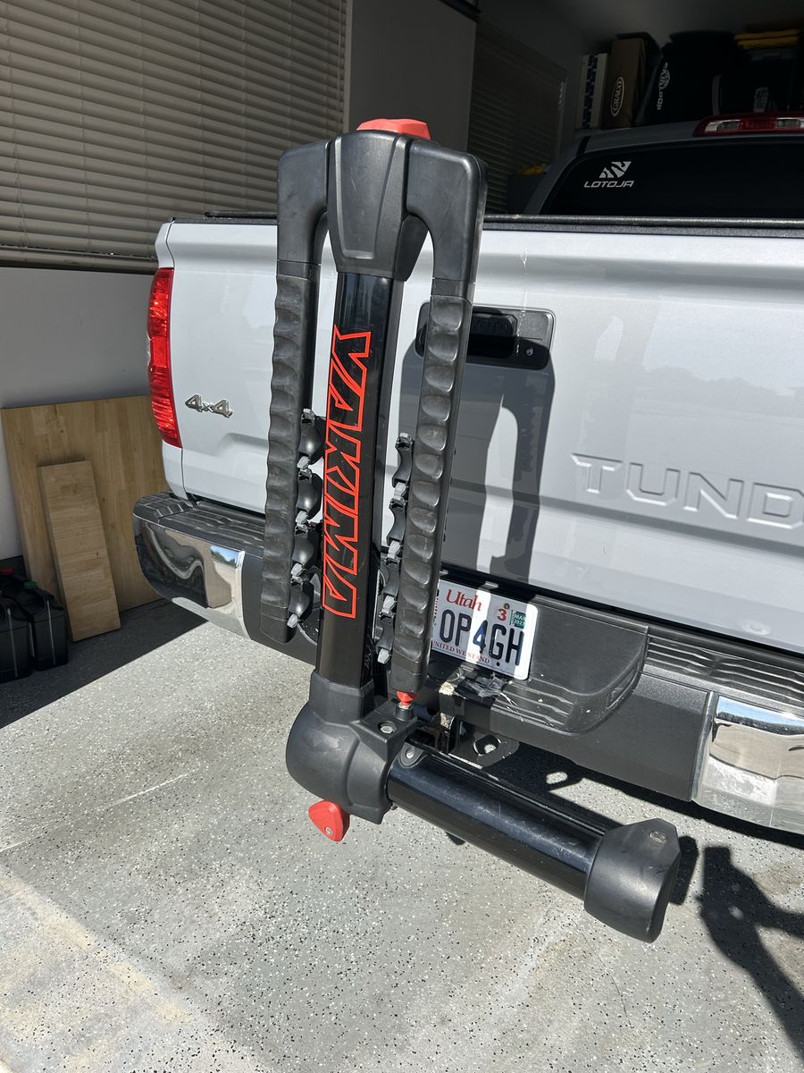 Yakima FullSwing four bike rack