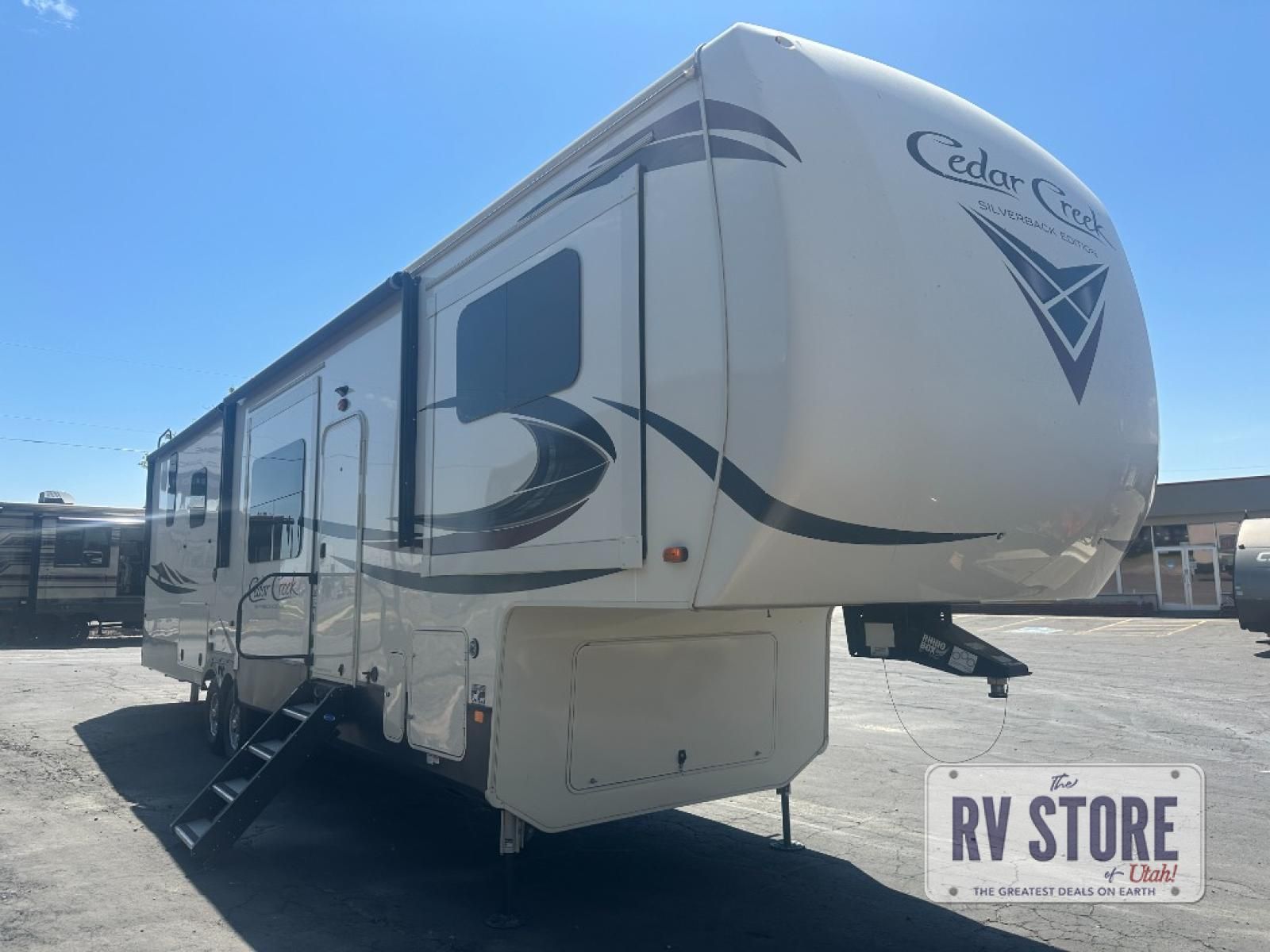 2021 Forest River RV Cedar Creek Silverback 371FLB Fifth Wheel Bath and a Half|Front Entertainment|Front Living|Kitchen