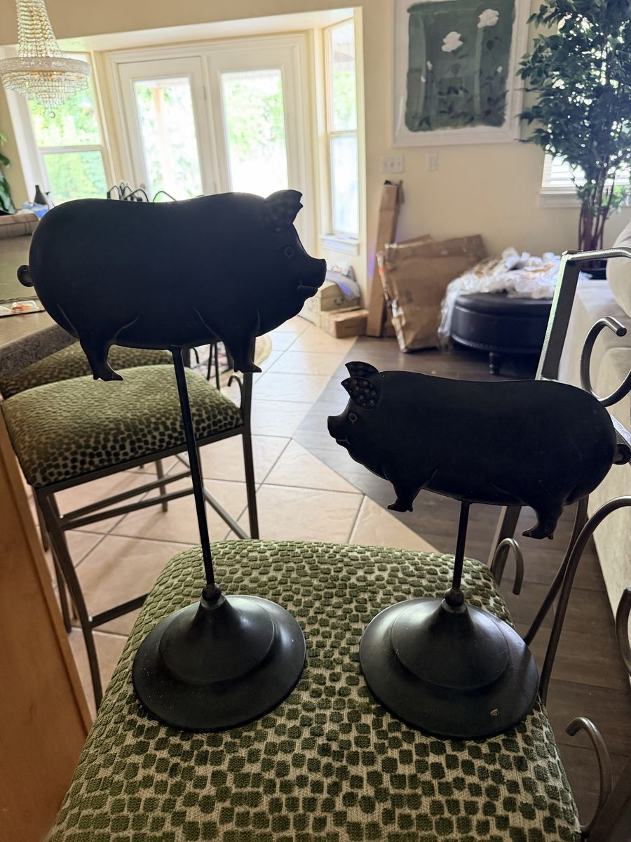 Pair of Black Metal Pig Statues on Pedestal Stands Rustic Farmhouse Decor