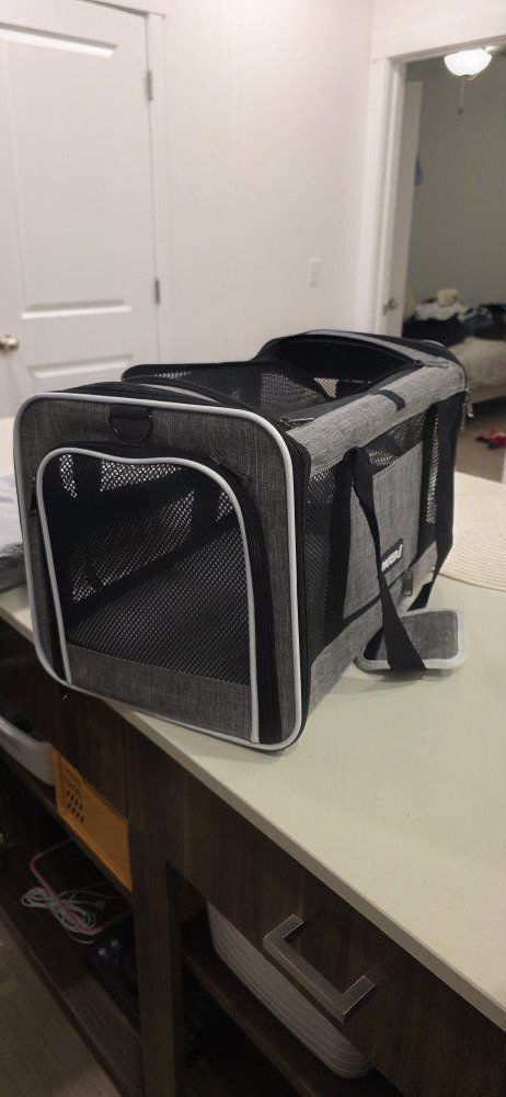 pet carrier