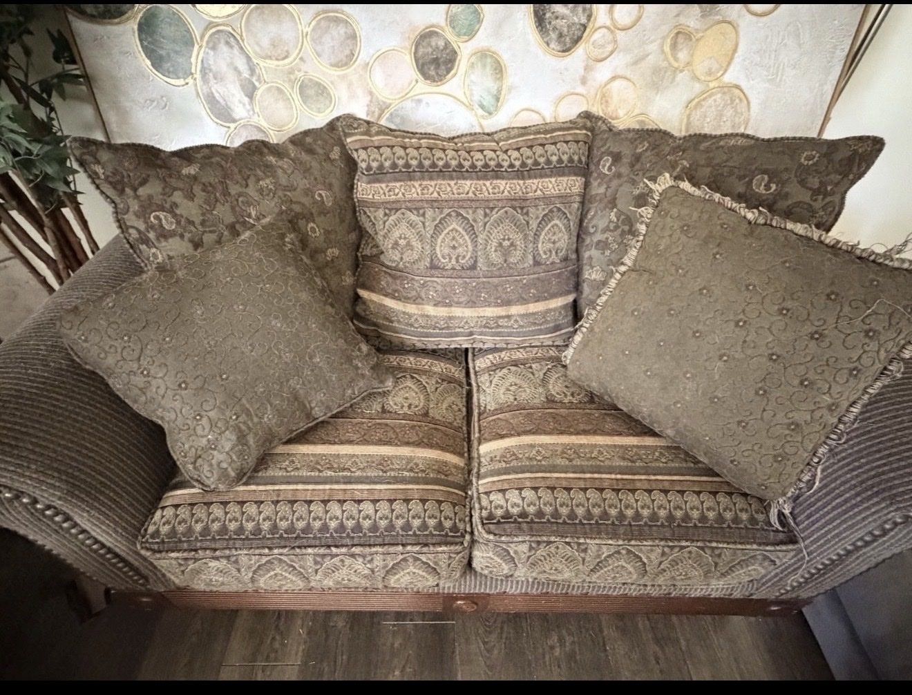 FREE!!!!! Gorgeous Couch And Loveseat FREE!!!! COME AND GET THEM IN RIVERTON!