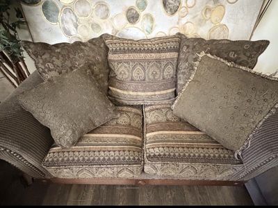 FREE!!!!! Gorgeous Couch And Loveseat FREE!!!! COME AND GET THEM IN RIVERTON!