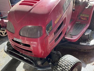 Huskee Riding Lawn Mower / Lawn Tractor