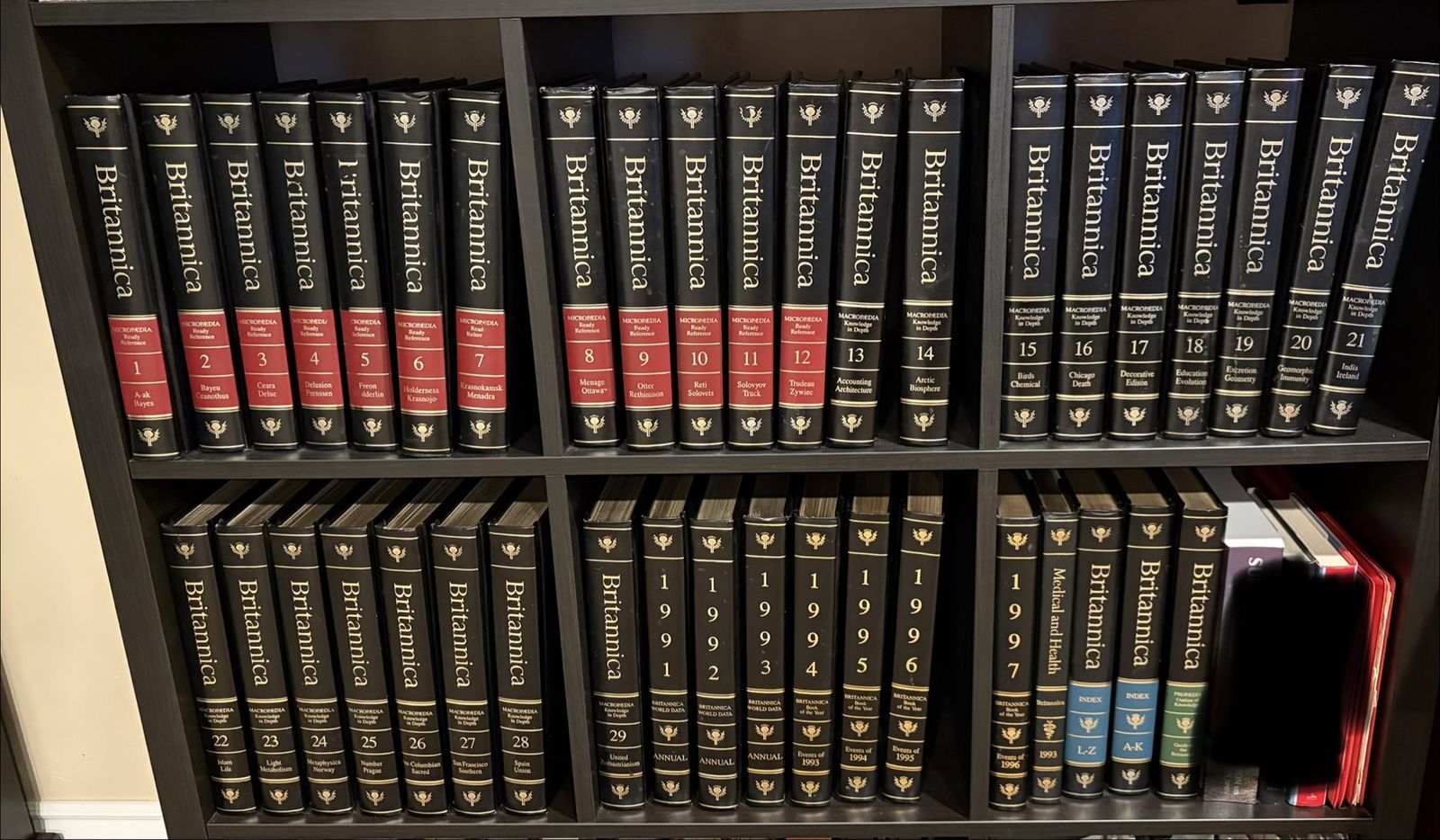 Encyclopedia Britannica 1990 Full Set & Annual Updates 1991-1997