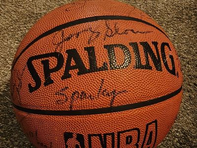 Nba ball game (signed by team) asking 500 obo