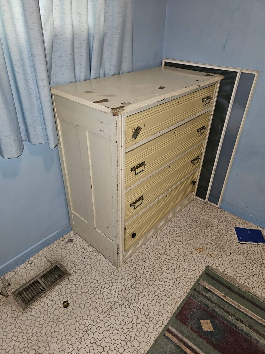 Dresser
