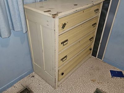 Dresser