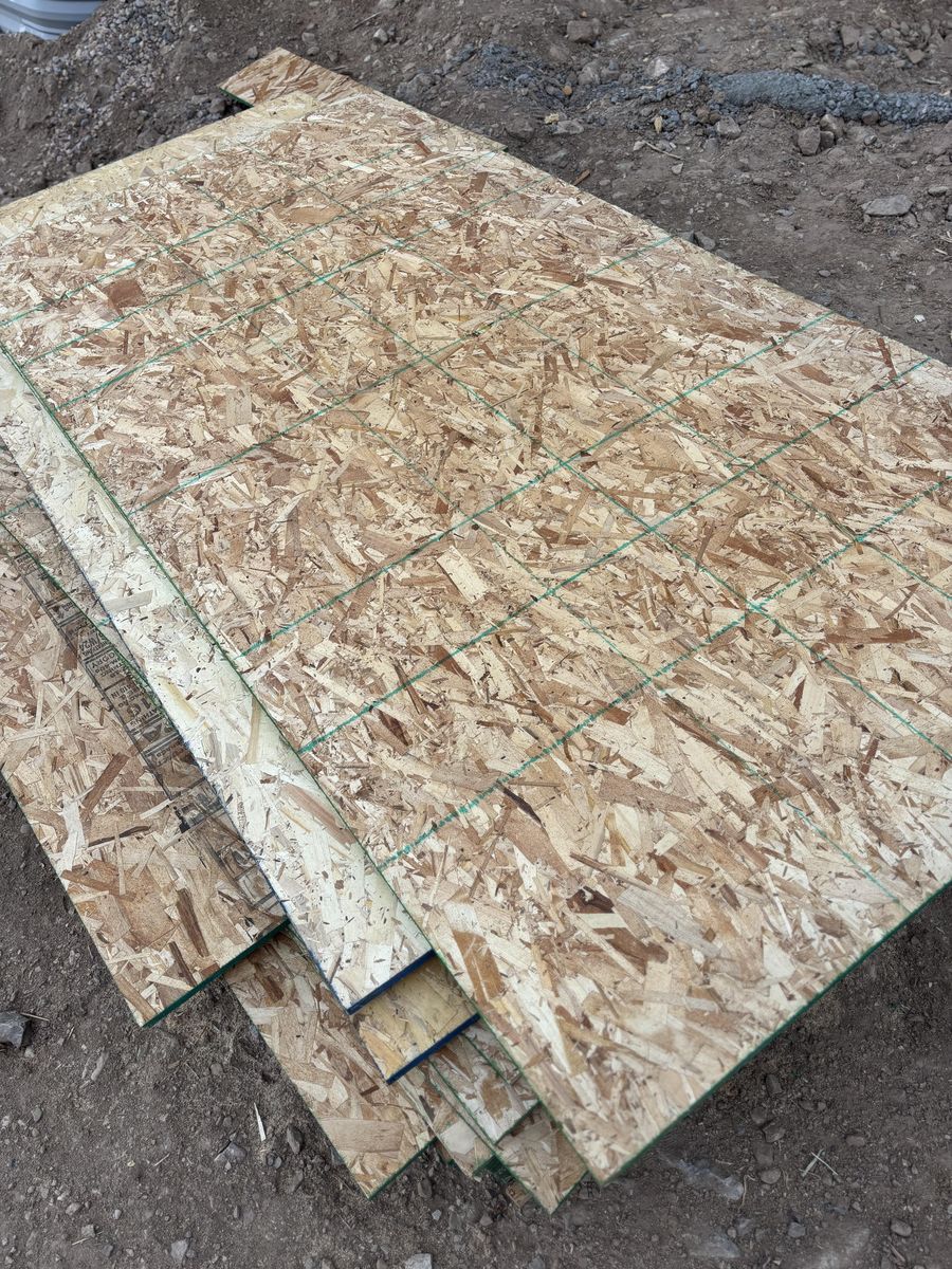 10 OSB Boards, lumber, 4 ft by 8 ft, Excellent condition for building, New