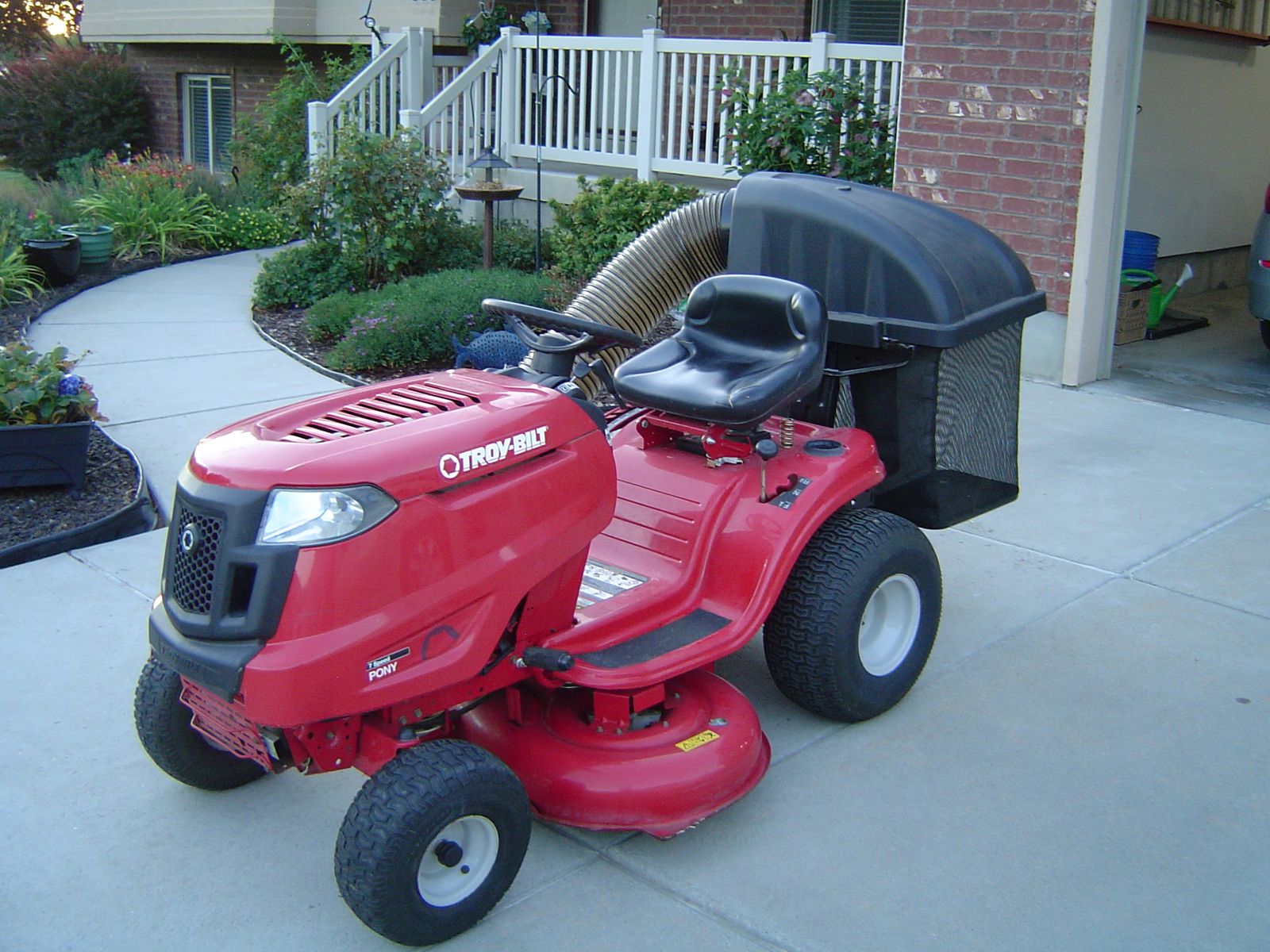 TROY BILT 42 INCH RIDING MOWER