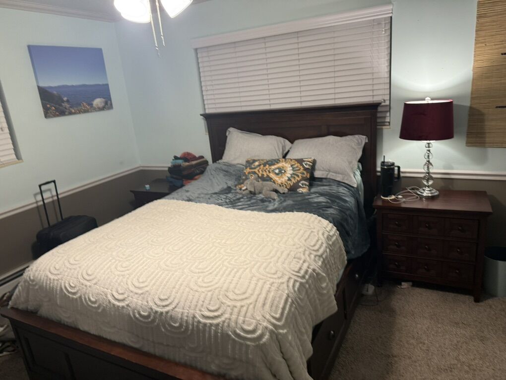 RC willey  Queen Bedroom Furniture Set