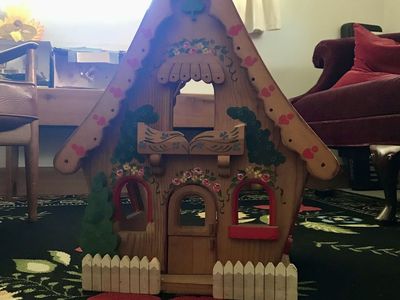 Wooden cabin for small dolls