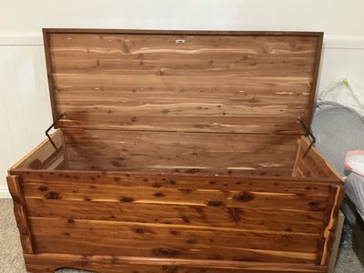 Cedar chest - FREE- you pick up