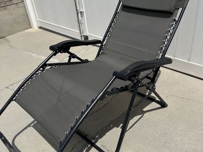 Nice Zero Gravity Recliner Lounge Chair / Pillow