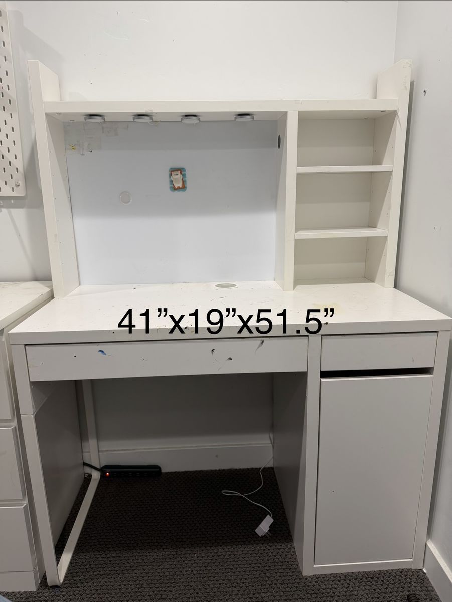 Desk with shelf unit