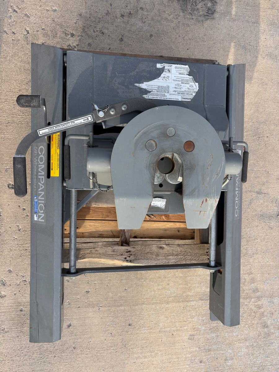 B&W Companion Slider 5th Wheel Hitch - RVK3400