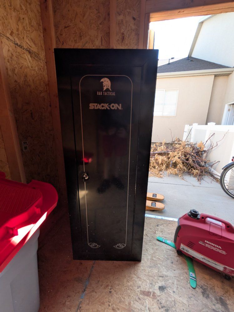 STACK-ON 18 Gun Gun Safe/Security Cabinet