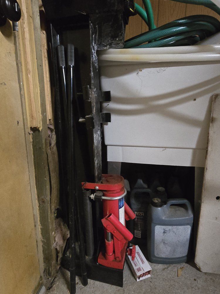 Horizontal 10-Ton Log Splitter - Hydraulic Manual Operation