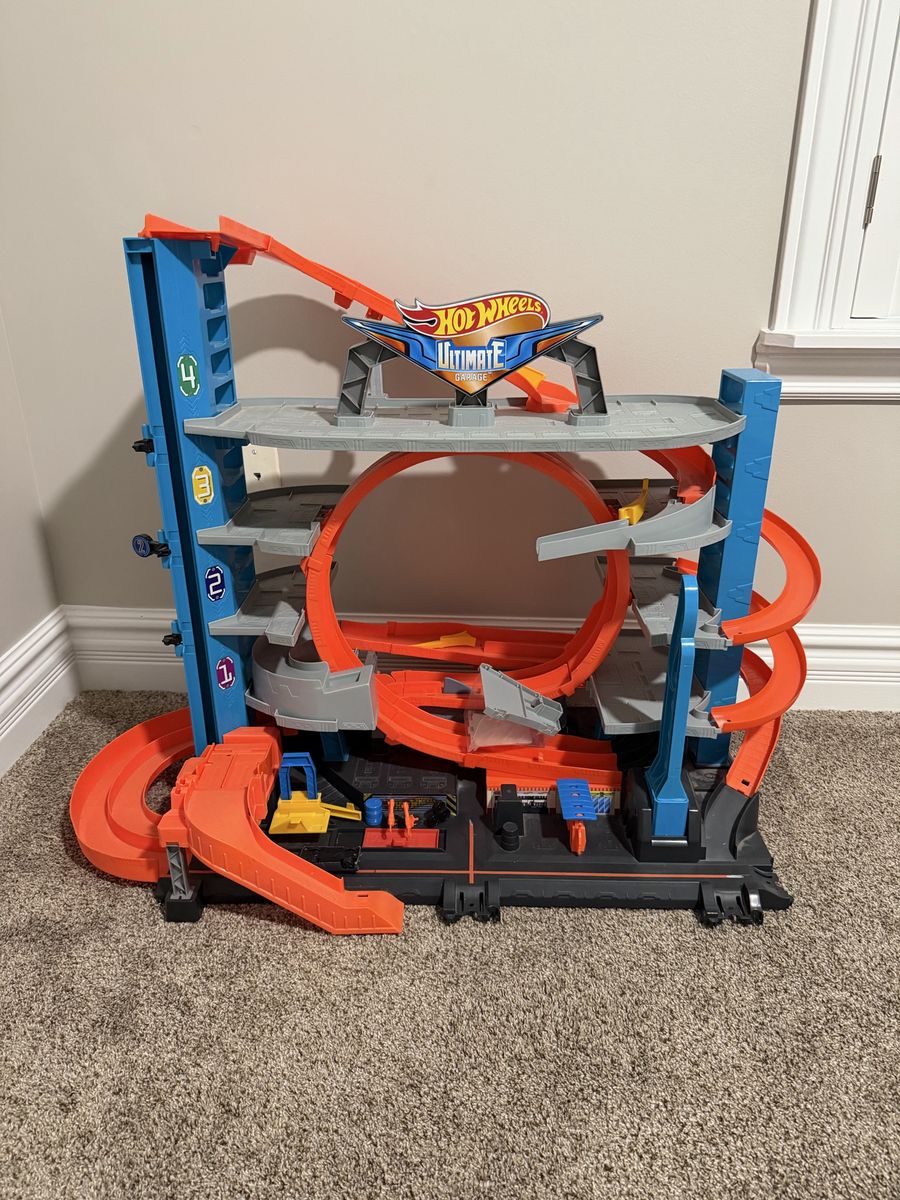 Hot wheel ultimate garage