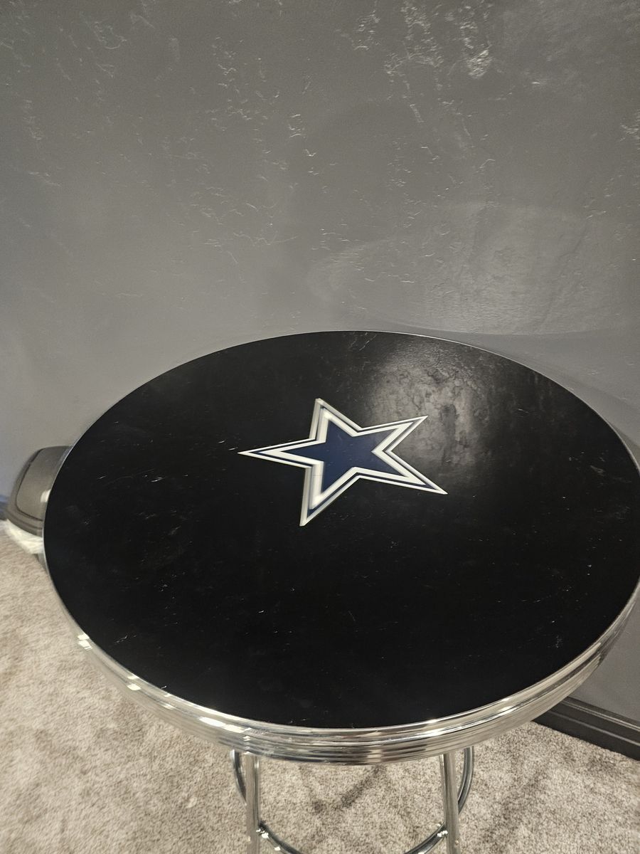 Main image 6