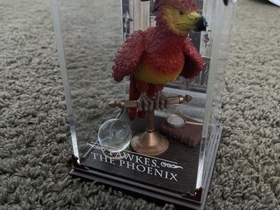 Harry Potter Magical Creatures Fawkes The Phoenix Figurine in Display Case