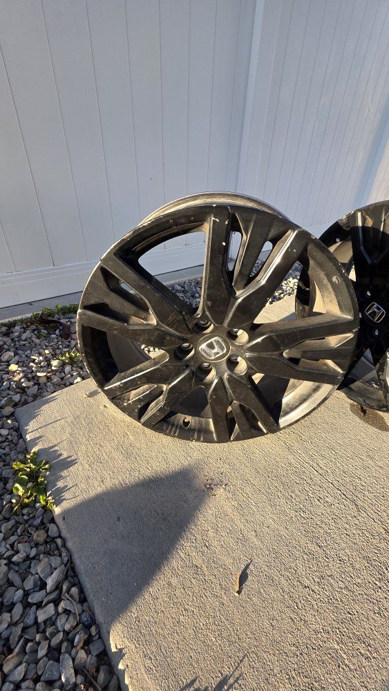 Black 18" Alloy Wheels - Set of 4 (Damaged) off a 2020 Honda Pilot Black Edition