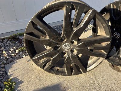 Black 18" Alloy Wheels - Set of 4 (Damaged) off a 2020 Honda Pilot Black Edition