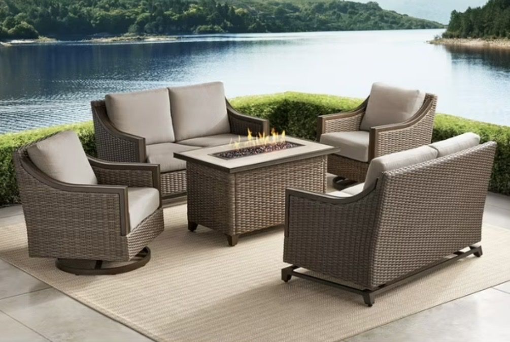 Saint Croix 5 PC Deep Seating Set w/ Fire Pit