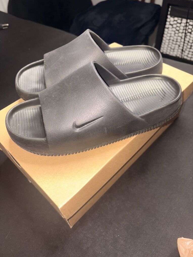 Nike Calm Slides