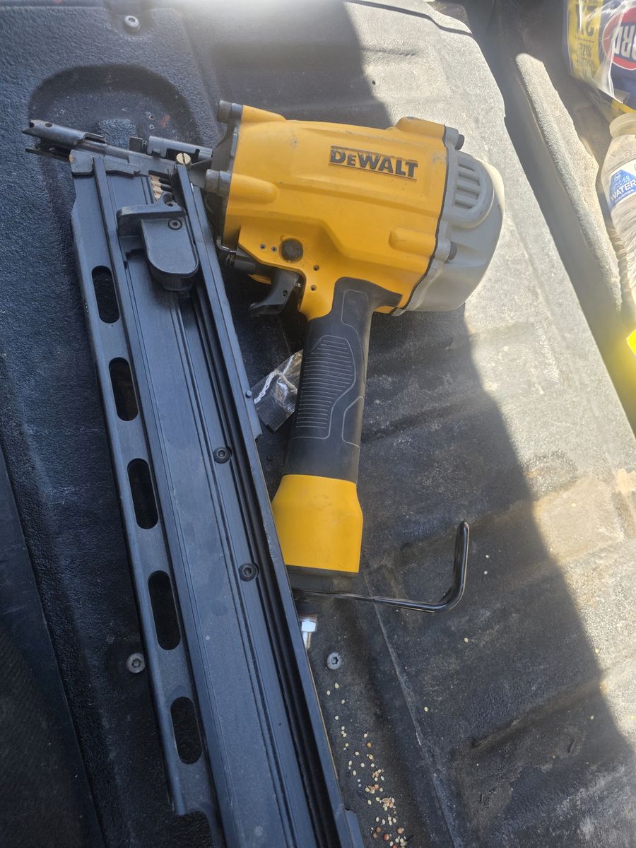 Dealt nail gun