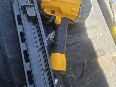 Dealt nail gun