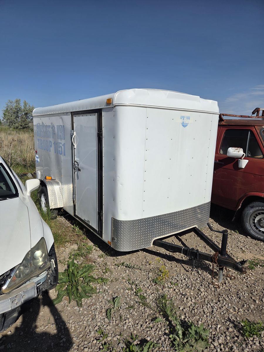 14ft enclosed trailer title in hand ready to use
