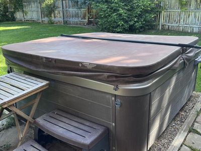 R series Bullfrog hot tub