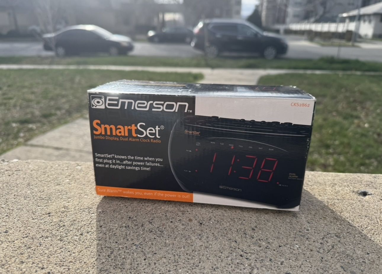 Emerson SmartSet CKS2862 Jumbo Display Dual Alarm Clock Radio with Sure Alarm