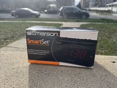 Emerson SmartSet CKS2862 Jumbo Display Dual Alarm Clock Radio with Sure Alarm