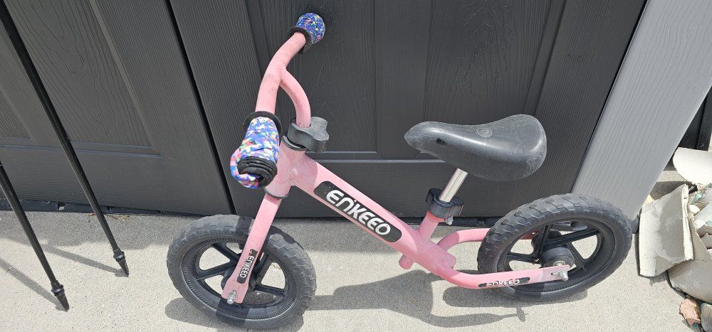 ENKEEEO Pink Kids Balance Bike - Lightweight Training Bicycle for Toddlers