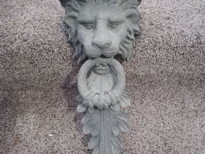 Lion head shelf