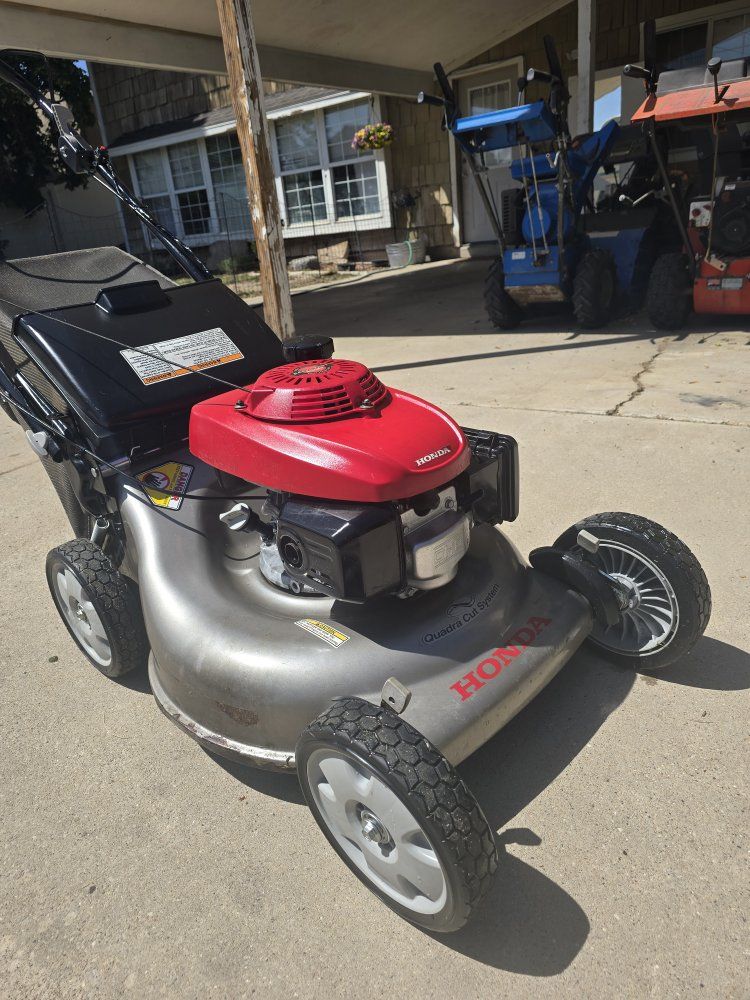 Honda HRR216VXA lawn mower w blade stop