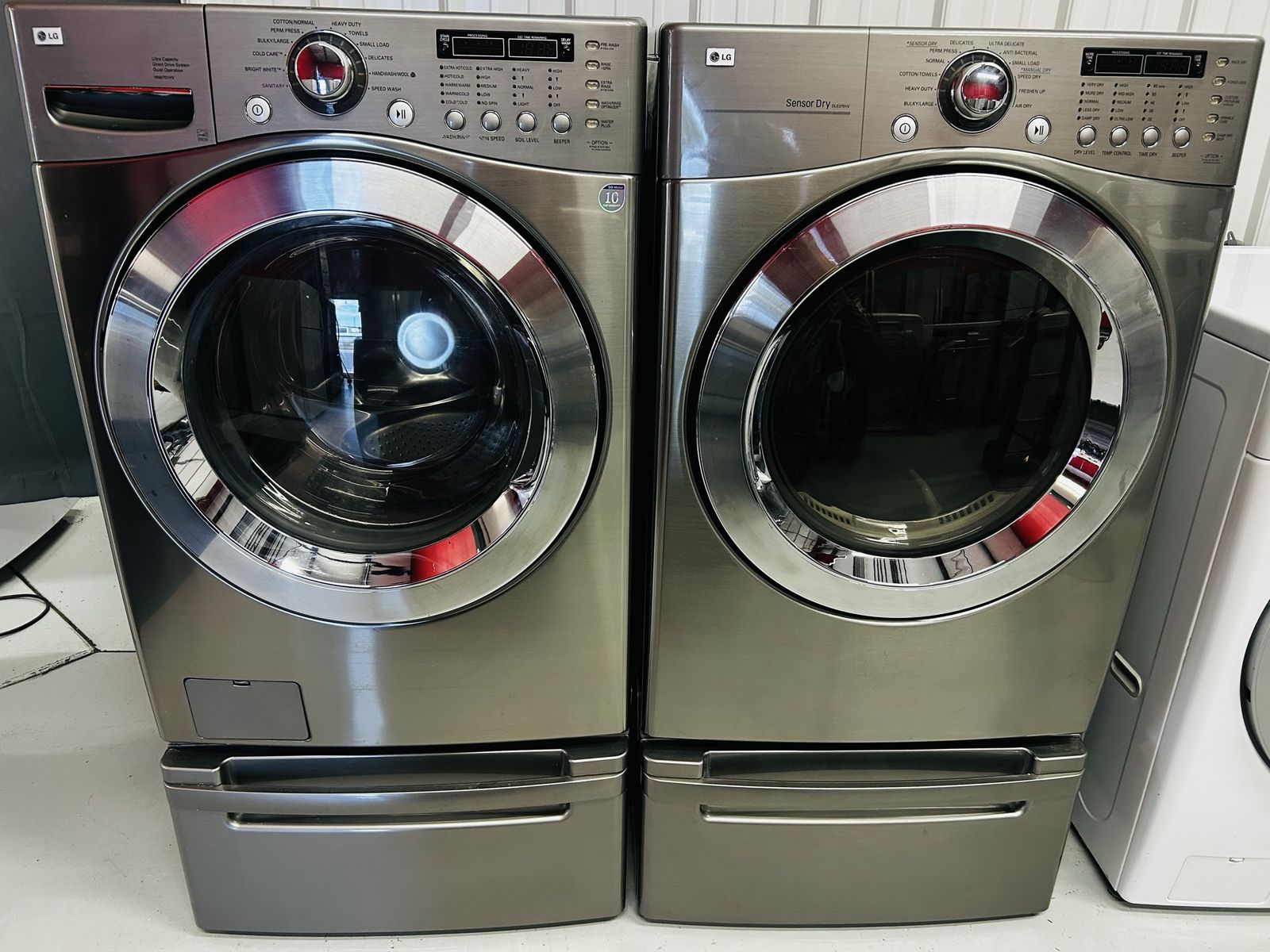 Lg Electric Front Load Set With Pedestals