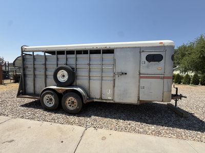 1988 Circle J Horse/Livestock trailer