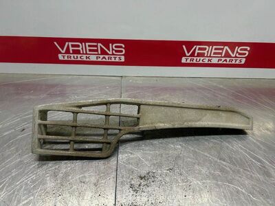 1996 Peterbilt 379 Right Front Aluminum Cast Step-Fender, Part # L82-6003R