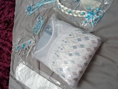 girls Elsa Frozen light-up dress 3-4 years