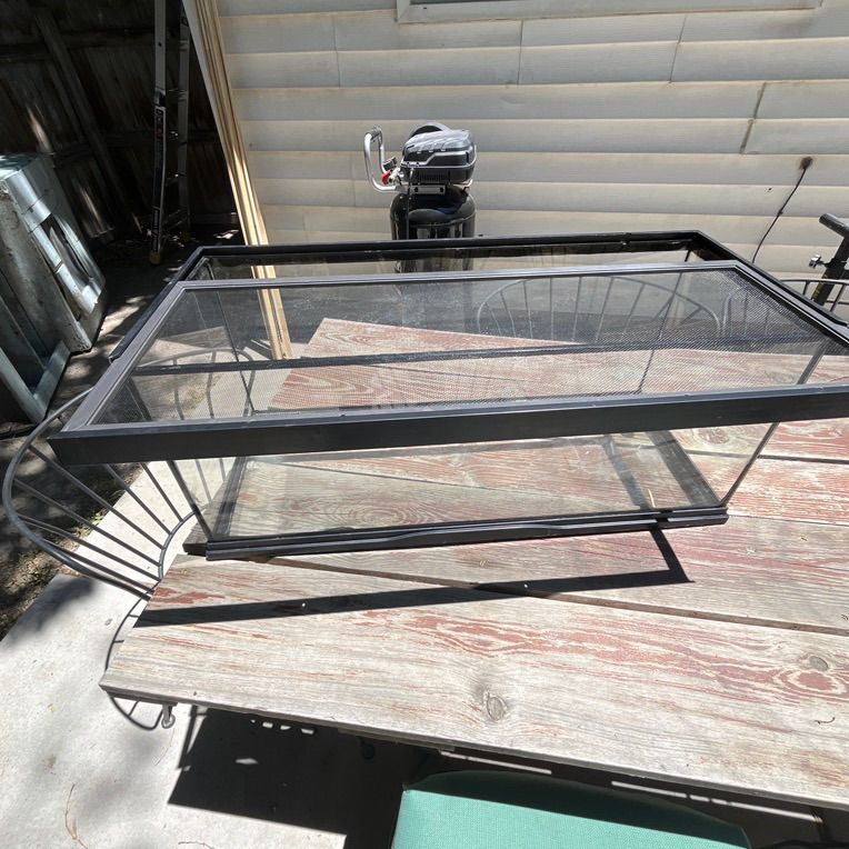 20 gallon tank with sliding lid