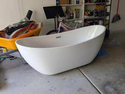 5 ft Freestanding Tub with Tub Filler/Faucet