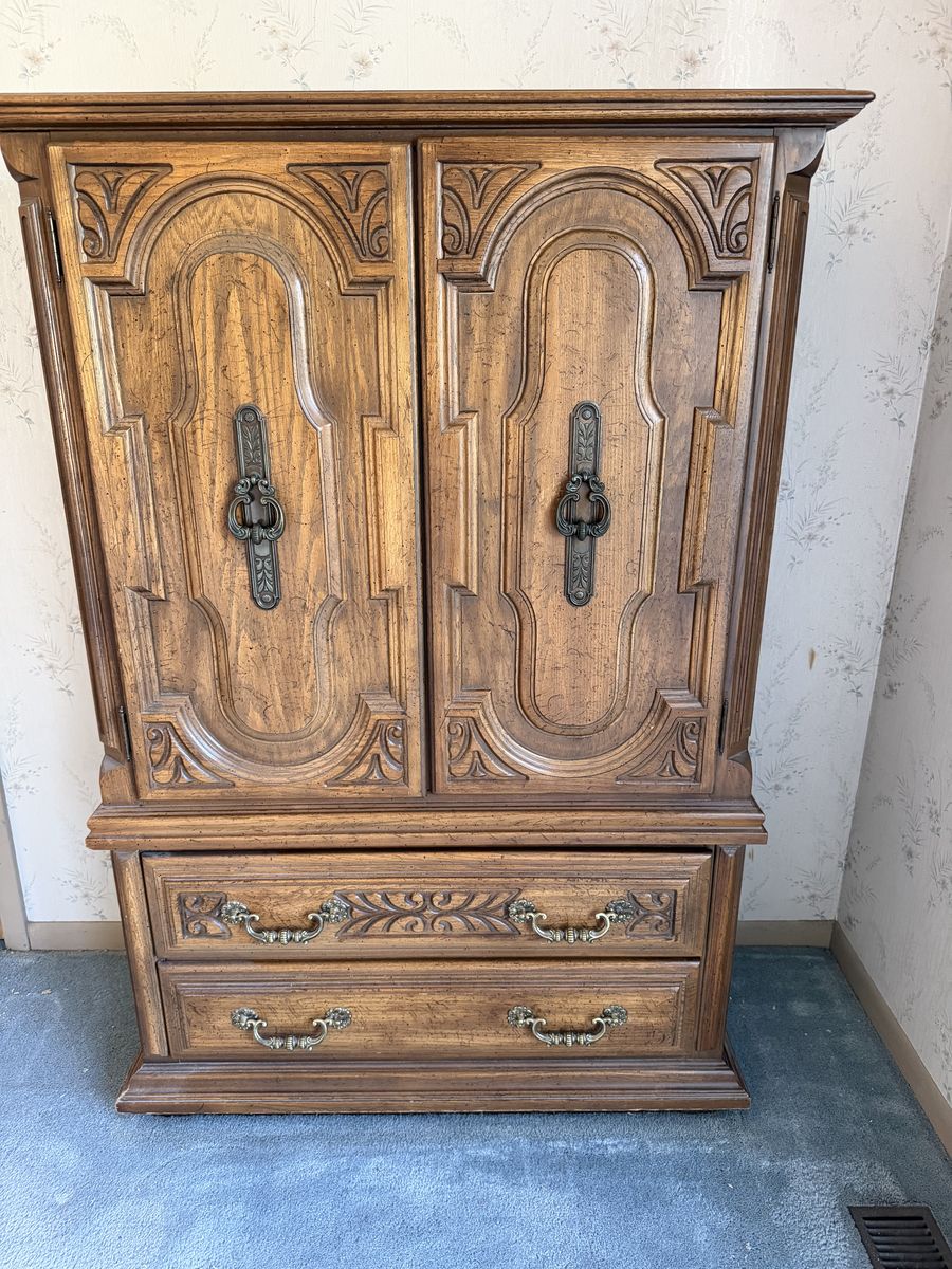 Vintage wooden chest of drawers.