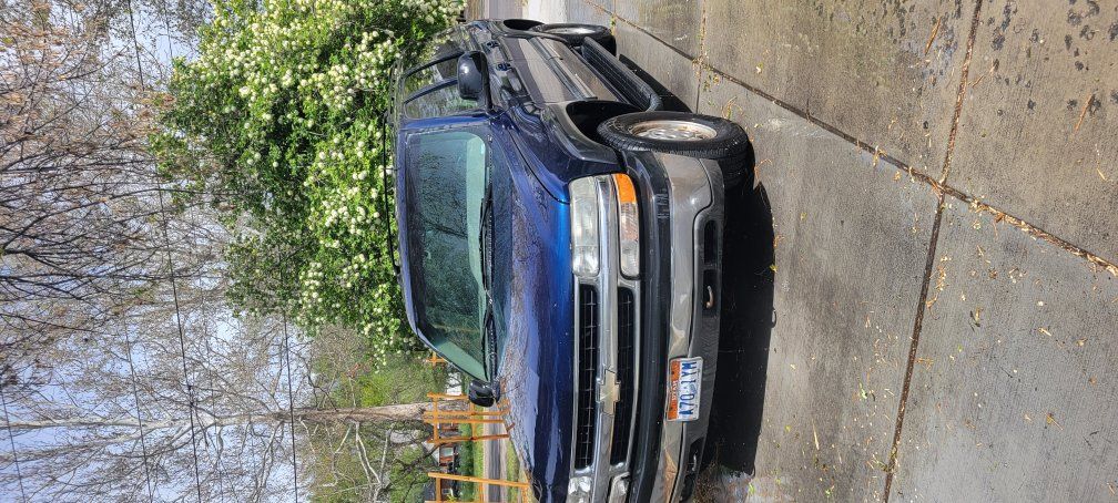 2002 CHEVROLET SUBURBAN 1500 LT