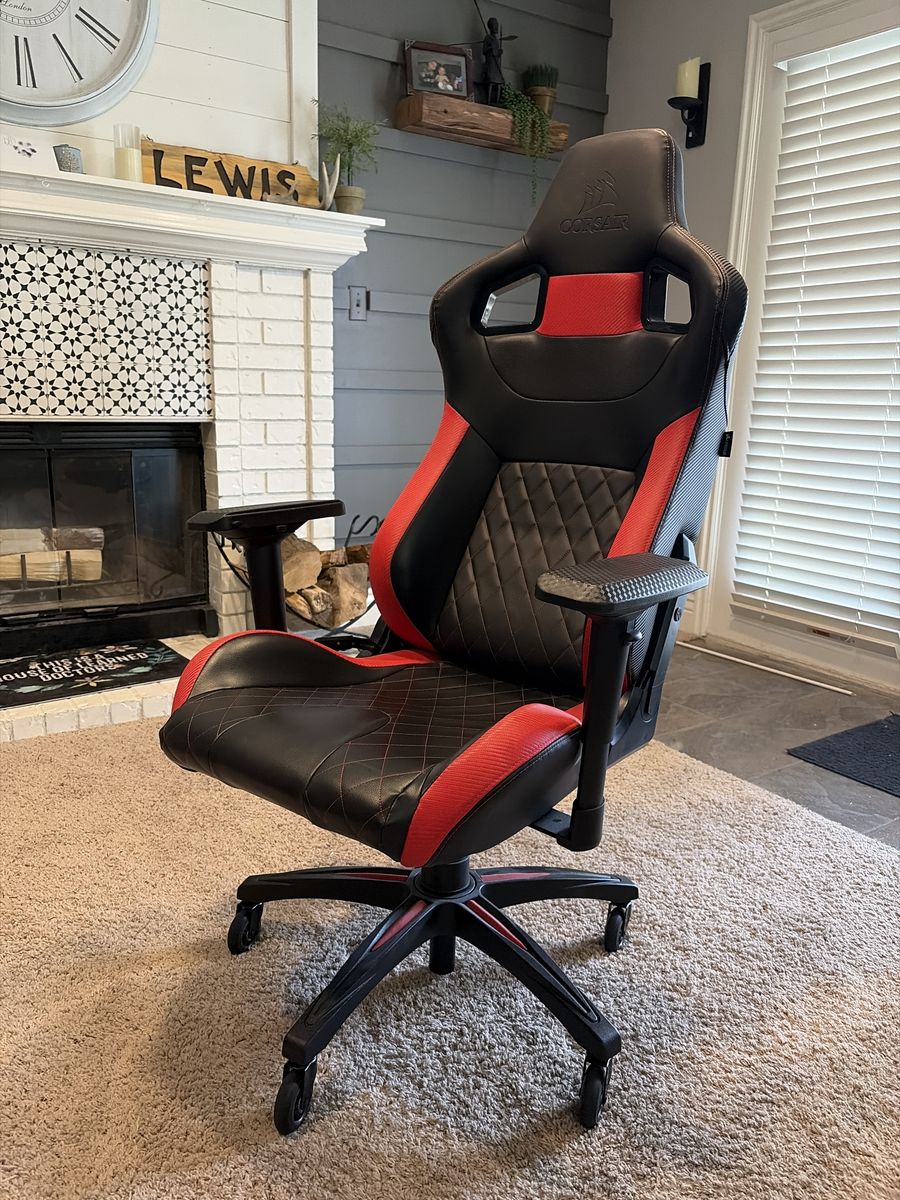T1 RACE 2018 Gaming Chair — Black/Red