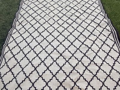 Outdoor Reversible Brown & White Geometric Patio Rug Mat - 8x10 ft Moroccan Trellis