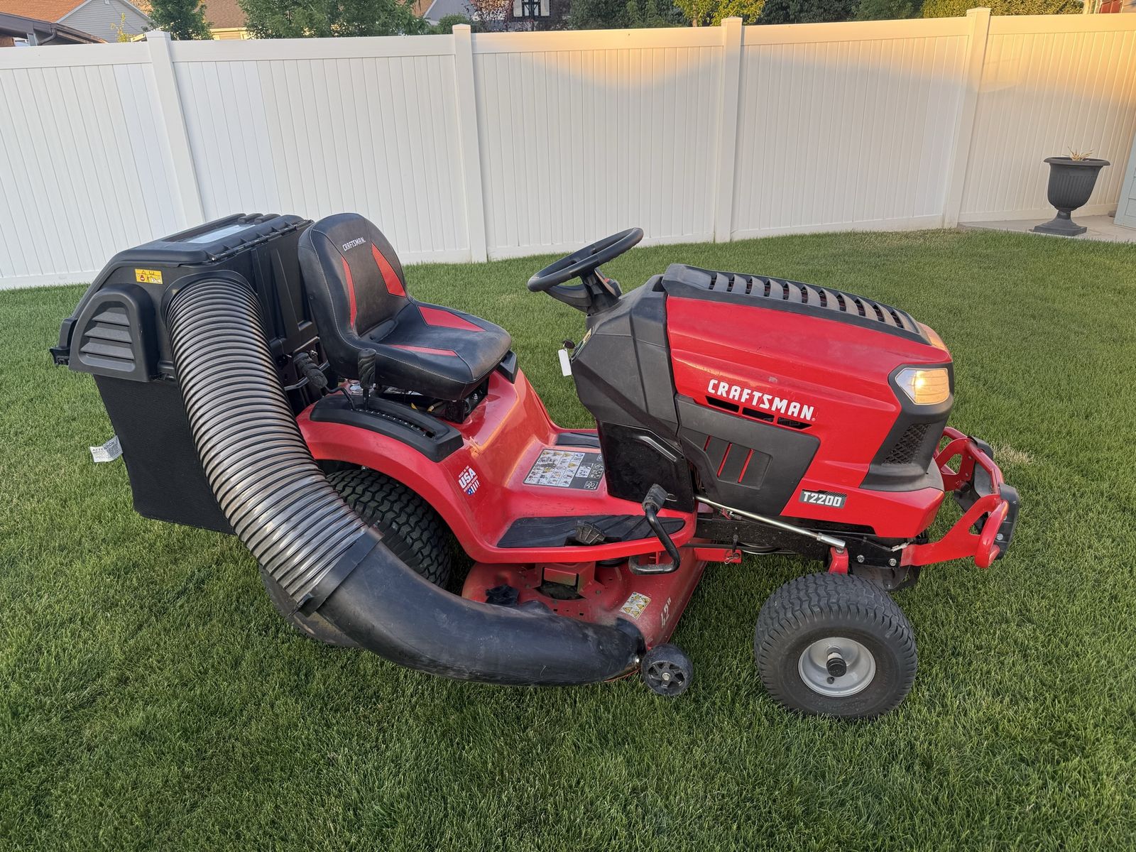 Craftsman T2200 Riding Lawnmower w/ Bagger