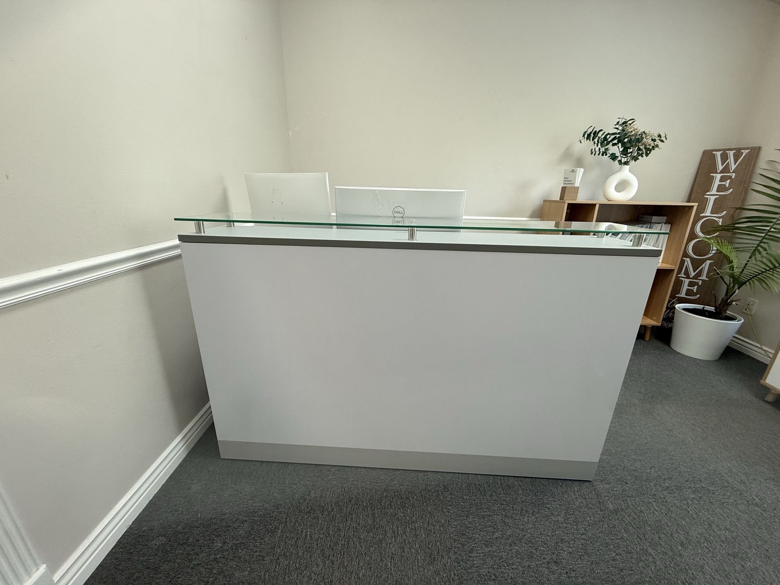 Reception desk