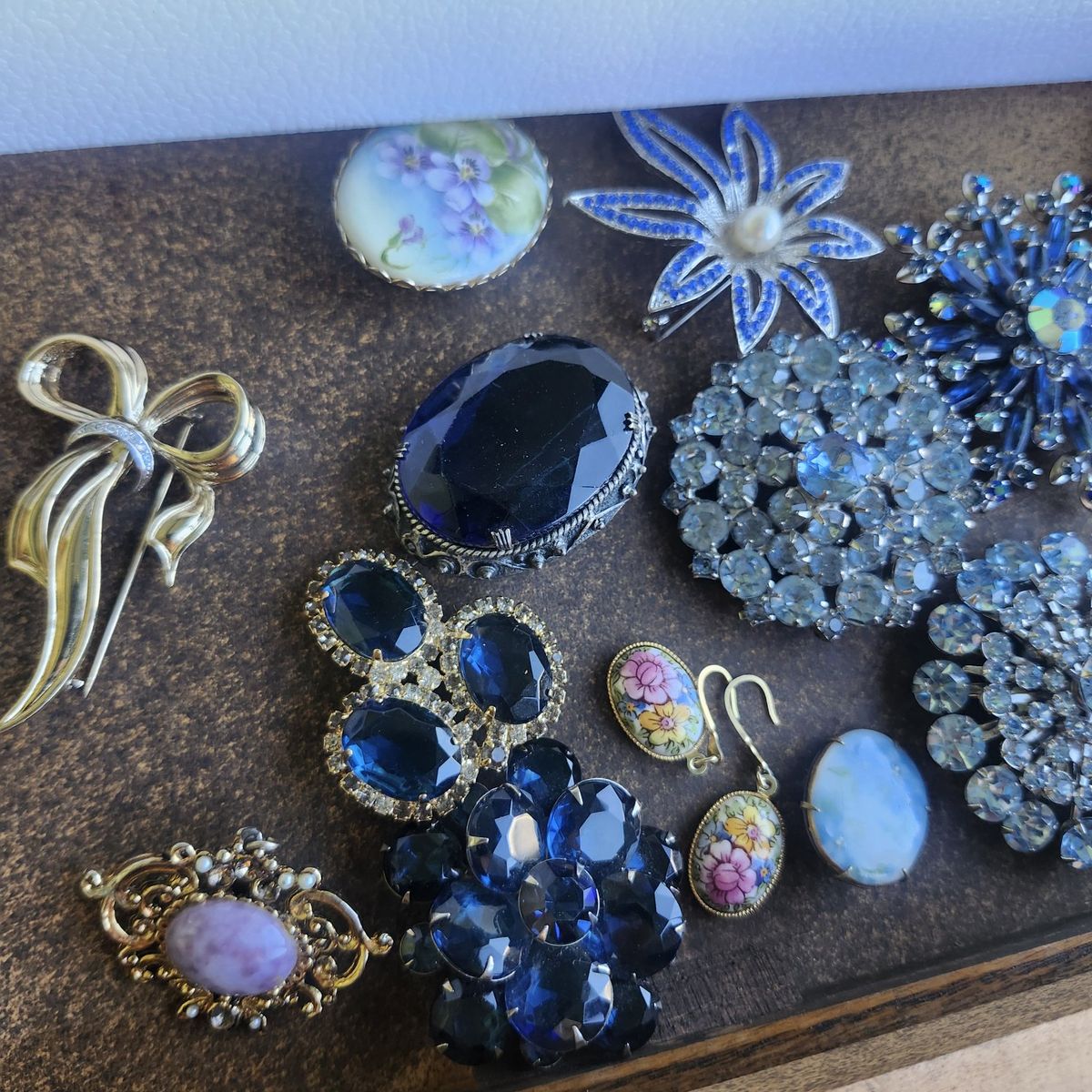 Lots of vintage jewelry for sale - Resellers welcome